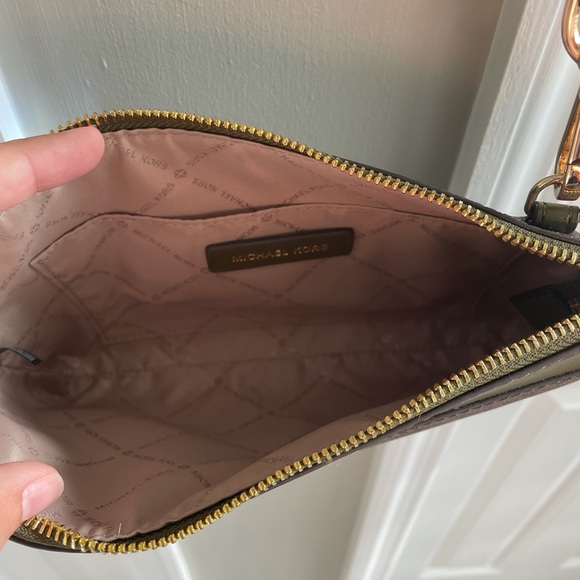 Michael Kors Kimberly 3 in 1 Crossbody Tote - Picture 10 of 16